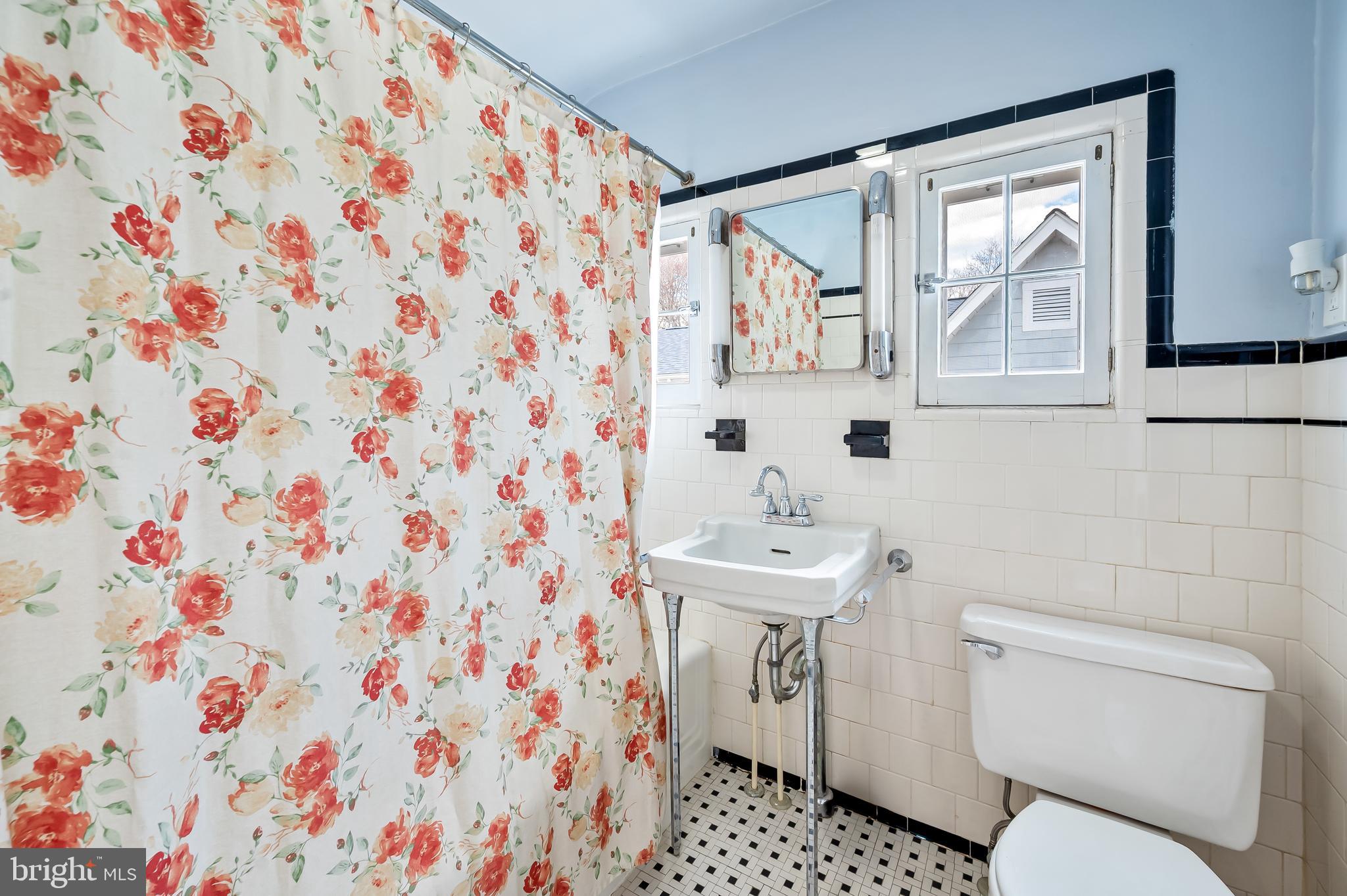 630 Dunkirk Road Baltimore, MD 21212 - Photo 25 of 36 a bathroom with a sink toilet and mirror
