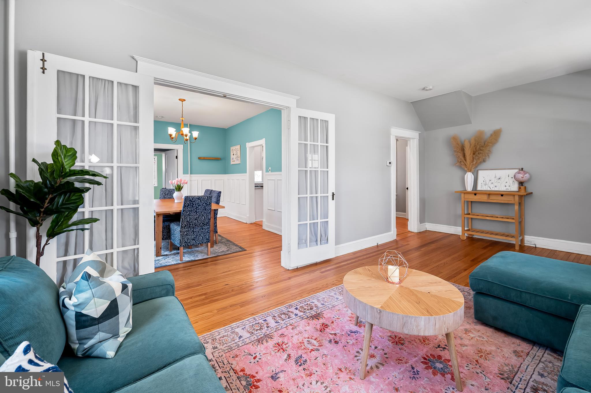 630 Dunkirk Road Baltimore, MD 21212 - Photo 5 of 36 a living room with furniture and a rug