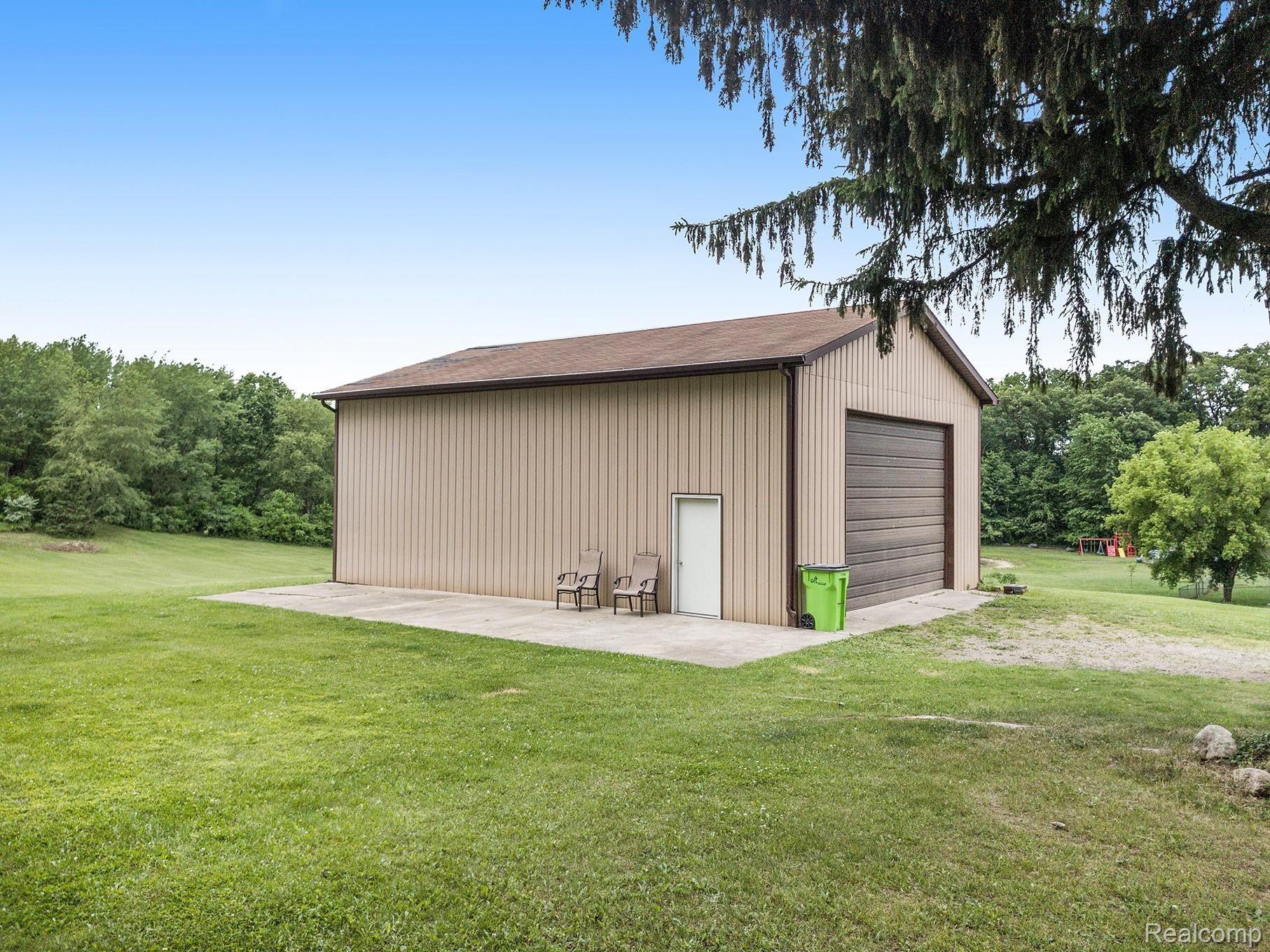 3660 County Farm Road Howell, MI 48843 - Photo 6 of 32 3660 pole barn.jpg