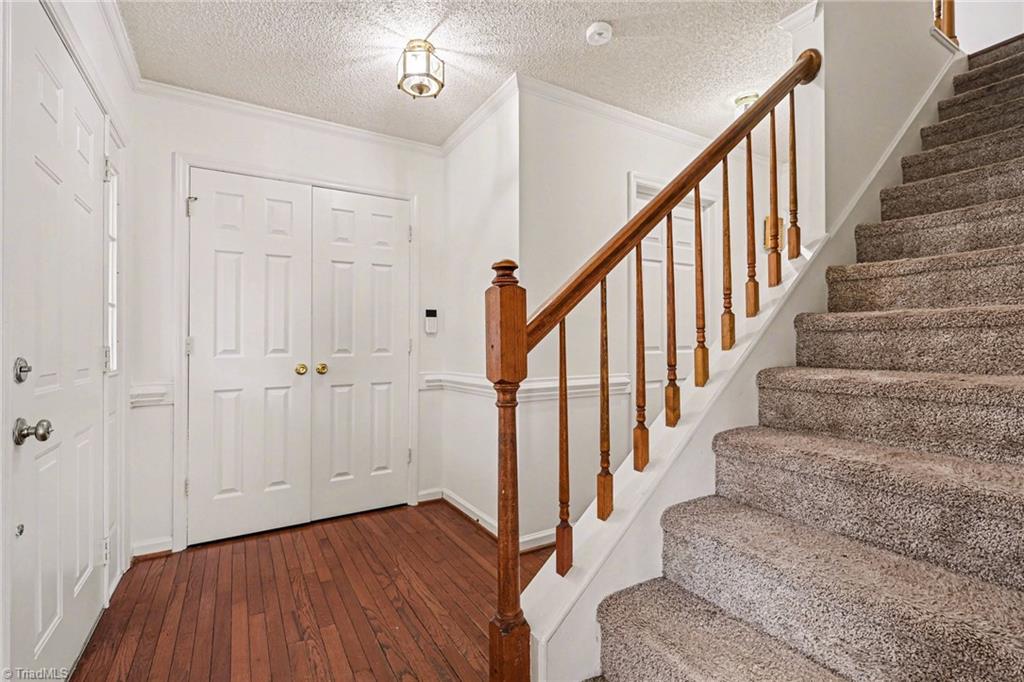 3226 Derby Circle High Point, NC 27265 - Photo 5 of 22