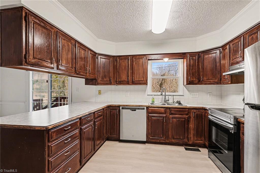 3226 Derby Circle High Point, NC 27265 - Photo 9 of 22