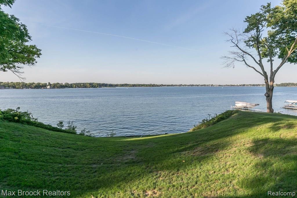 4660 Dow Ridge Road West Bloomfield, MI 48324 - Photo 27 of 36 4660DowRidgeRd-26.jpg