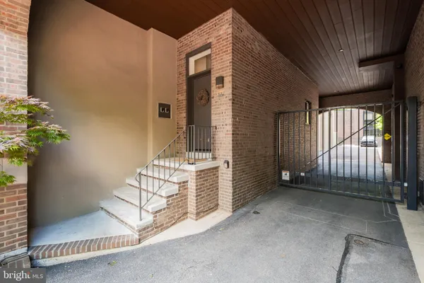 $1,395,000 | 256 South 3rd Street, Philadelphia, PA 19106