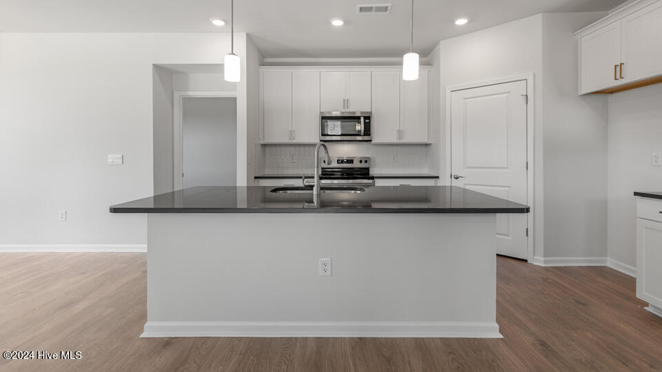 512 Ragapple Lane Aberdeen, NC 28315 - Photo 11 of 39 Bristol