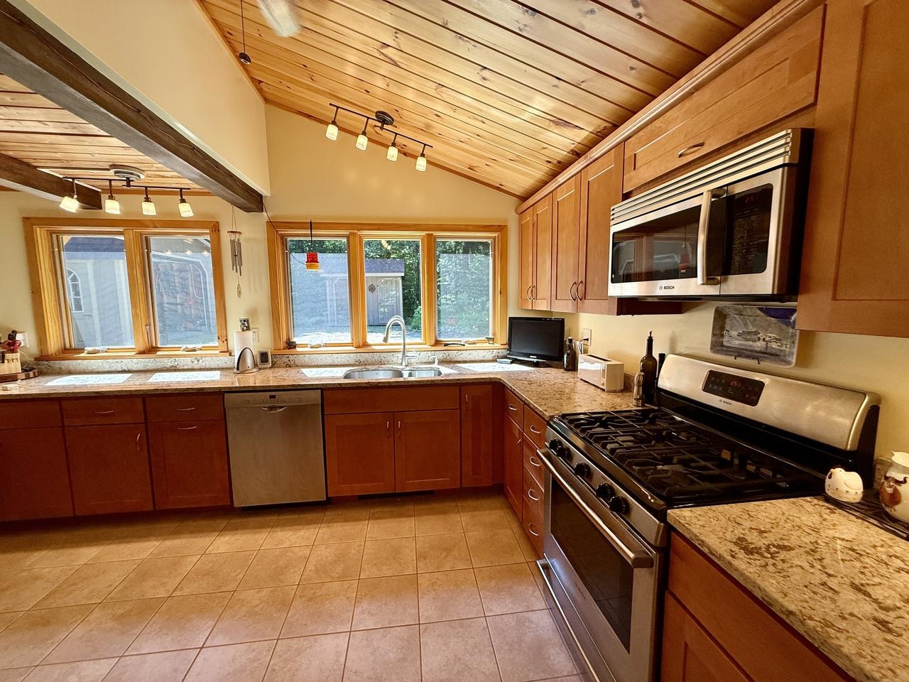 126 Upper Pines Road Warren, VT 05674 - Photo 5 of 36 Gallery Image 5