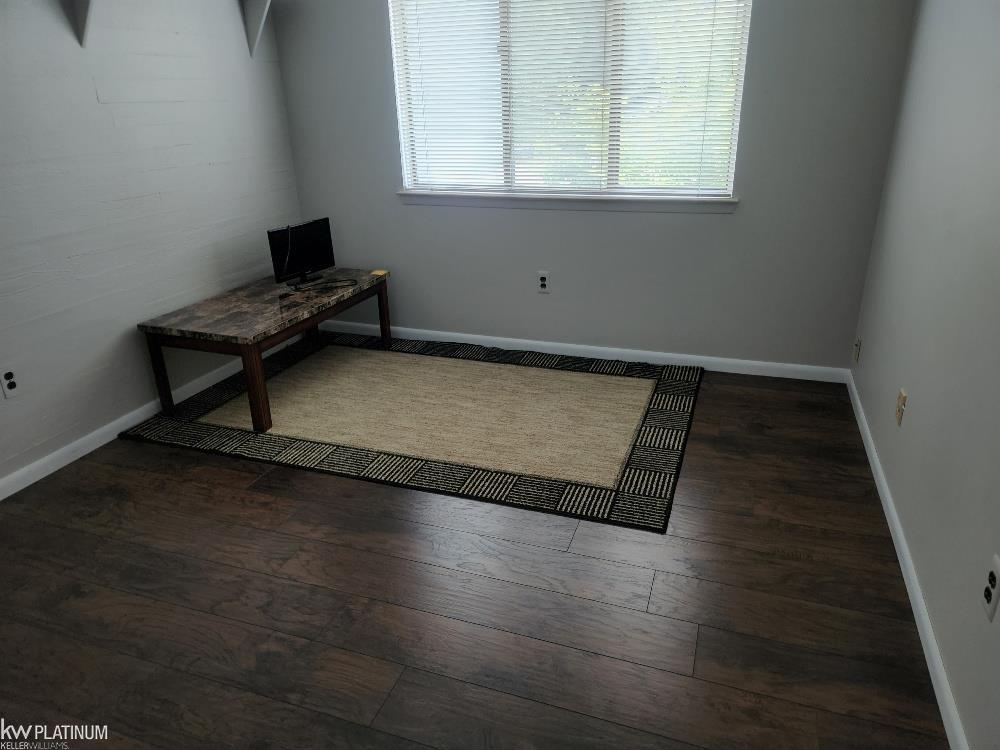 1693 Riverside Drive Rochester, MI 48309 - Photo 10 of 12 50124966-9.JPG