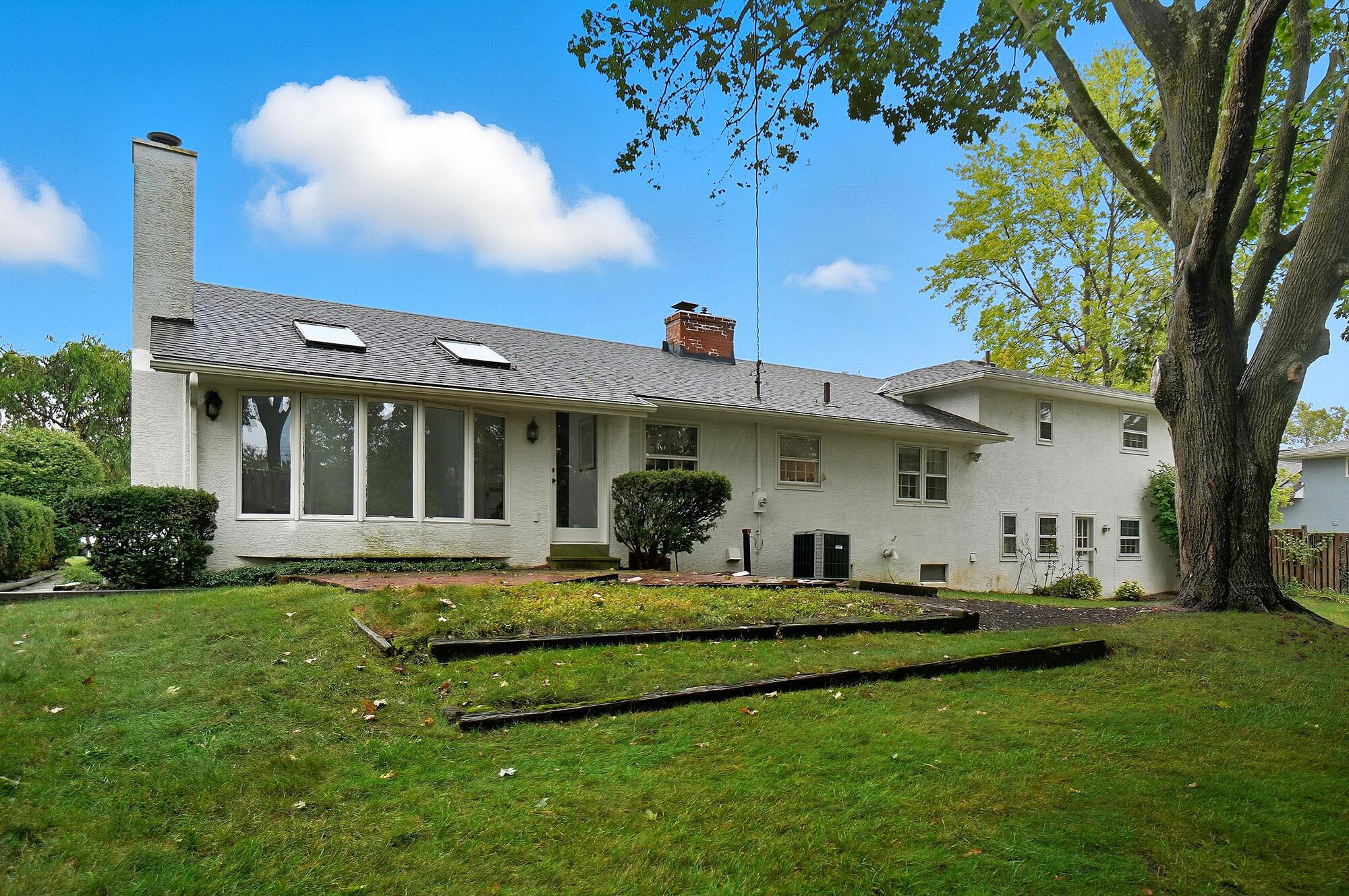 4115 Woodbridge Road Columbus, OH 43220 - Photo 3 of 27 Rear Exterior