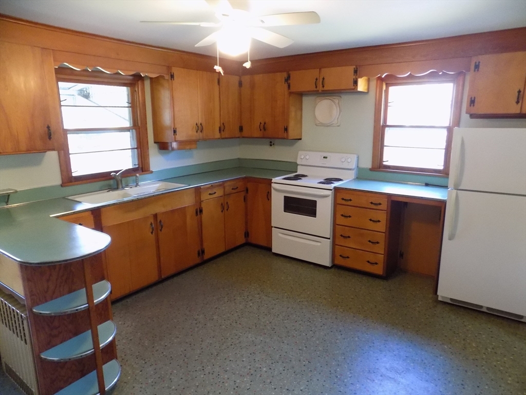 266 Alden Road Fairhaven, MA 02719 - Photo 5 of 38