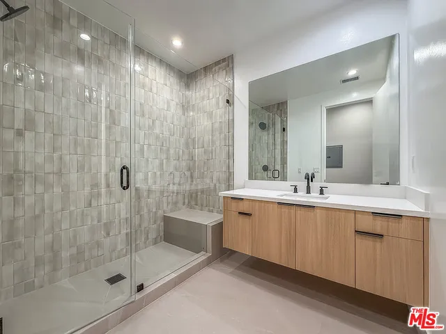 a close view of sink and tap