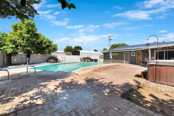 $525,000 | 2461 16th Avenue, Kingsburg, CA 93631