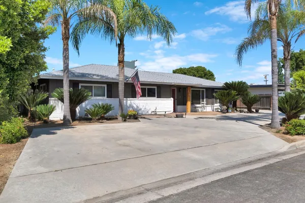 $525,000 | 2461 16th Avenue, Kingsburg, CA 93631