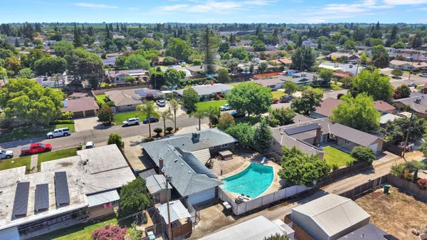 $525,000 | 2461 16th Avenue, Kingsburg, CA 93631