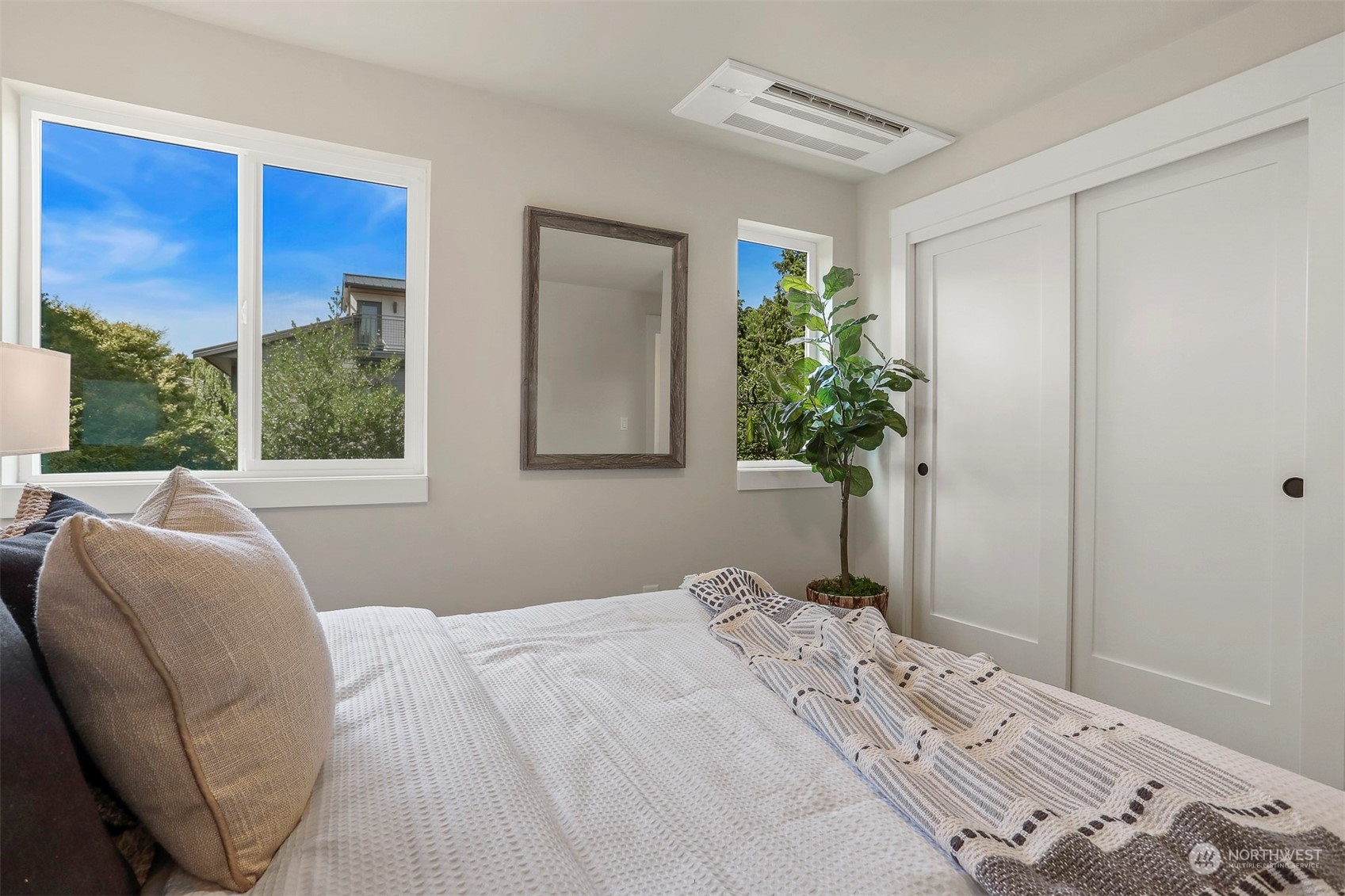 520 North 48th Street, Unit B Seattle, WA 98103 - Photo 22 of 38 a bedroom with bed and a window