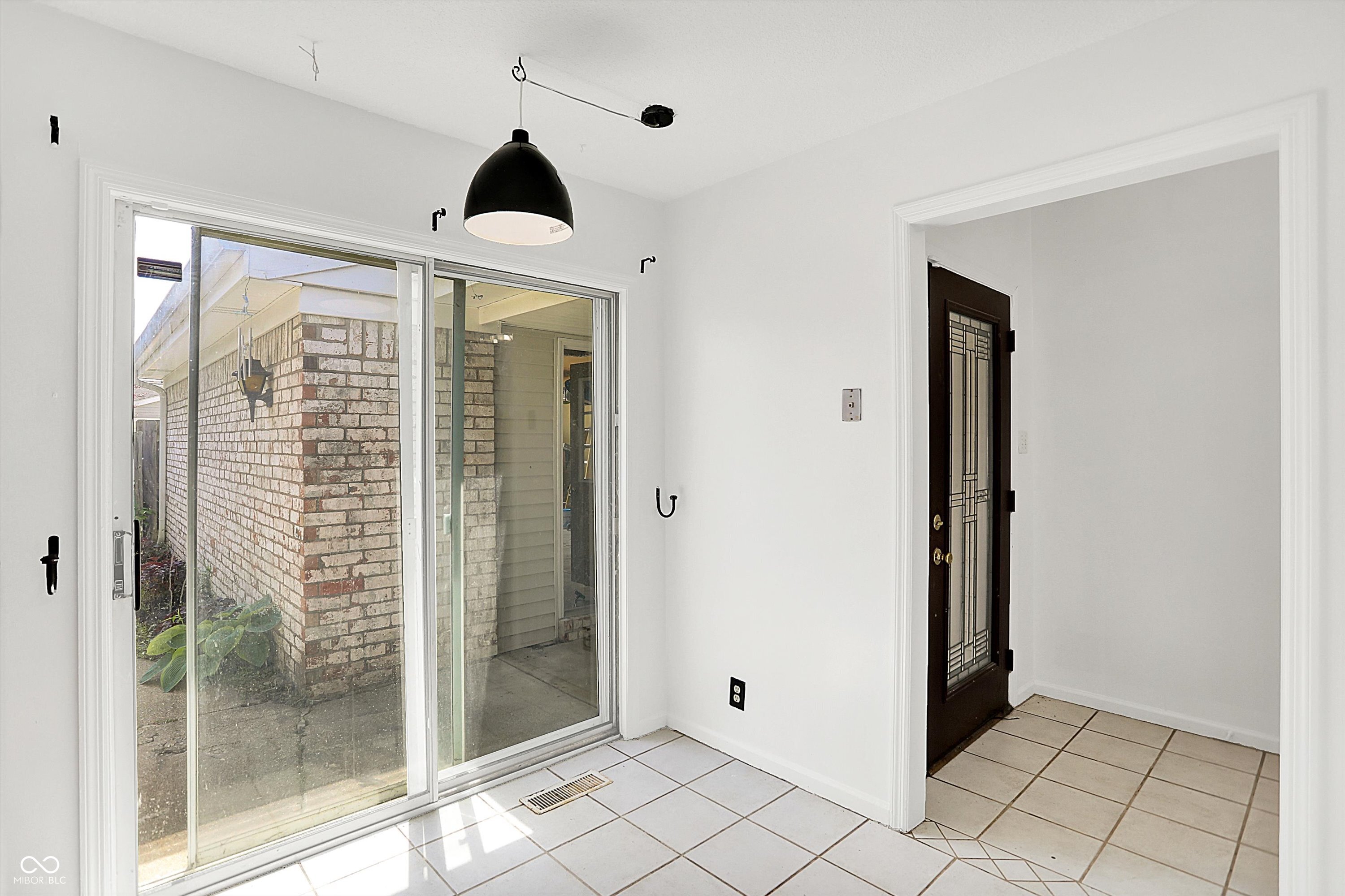 7642 Lancer Lane Lawrence, IN 46226 - Photo 11 of 36