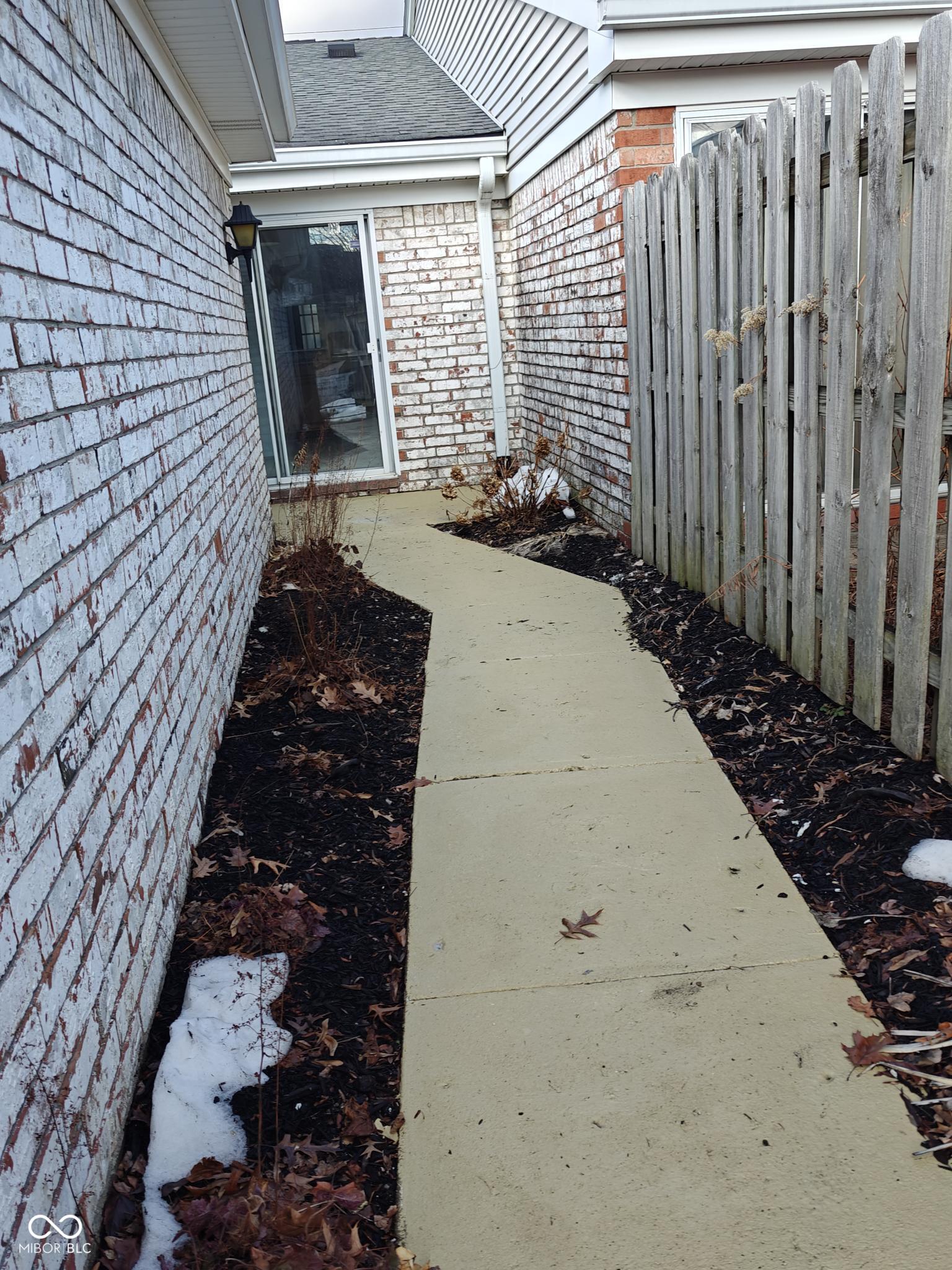 7642 Lancer Lane Lawrence, IN 46226 - Photo 2 of 36