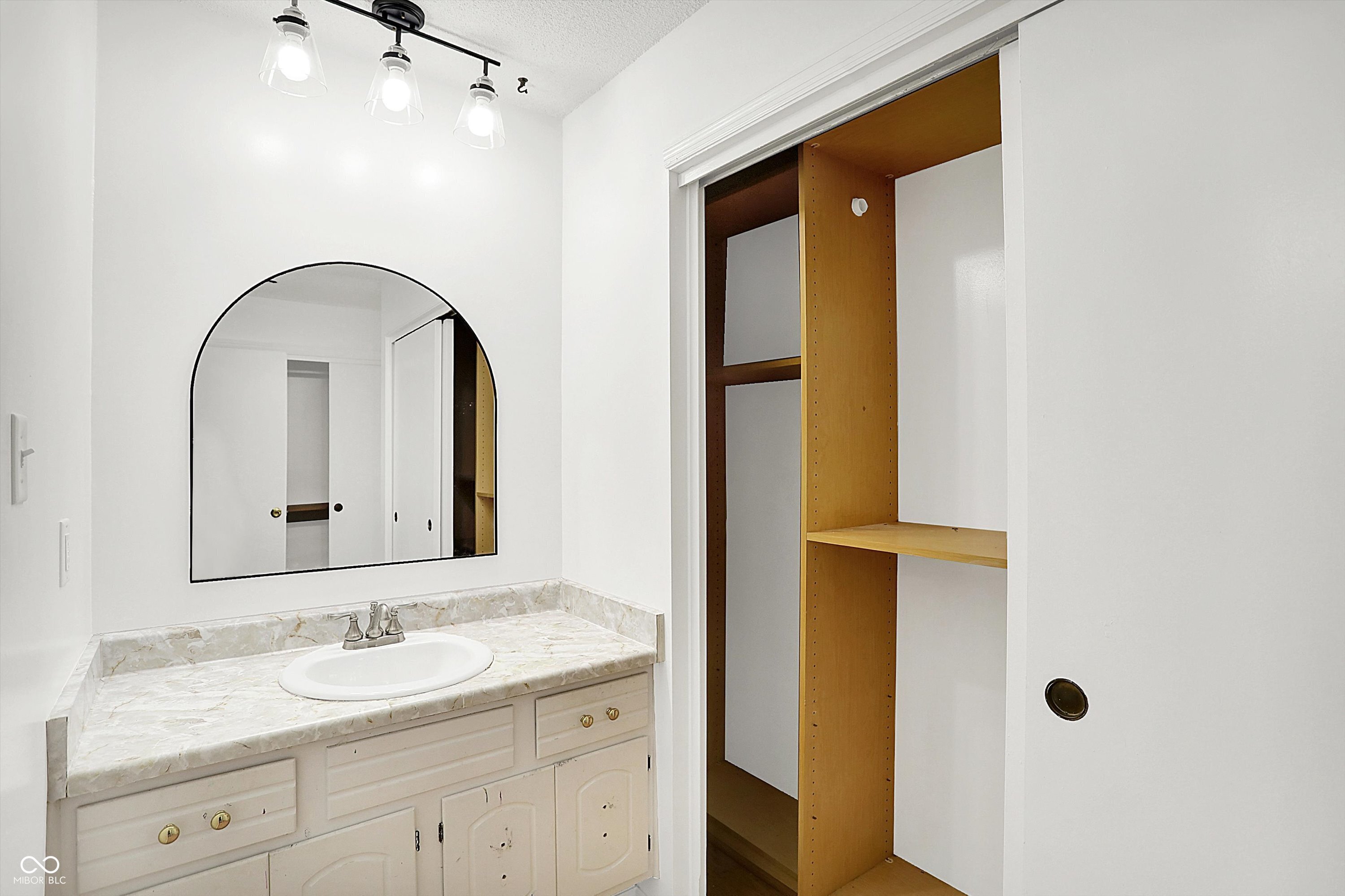 7642 Lancer Lane Lawrence, IN 46226 - Photo 25 of 36