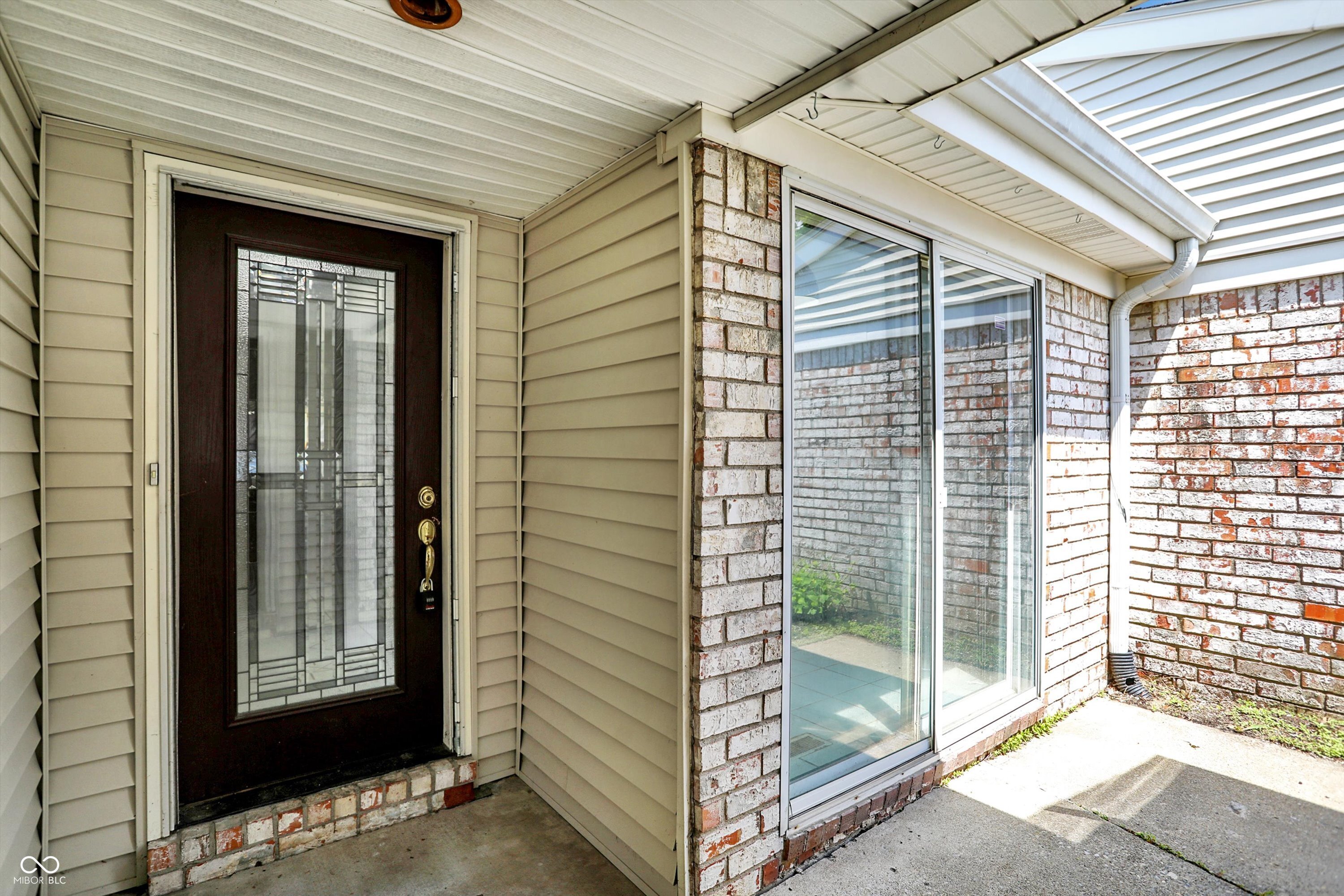 7642 Lancer Lane Lawrence, IN 46226 - Photo 3 of 36