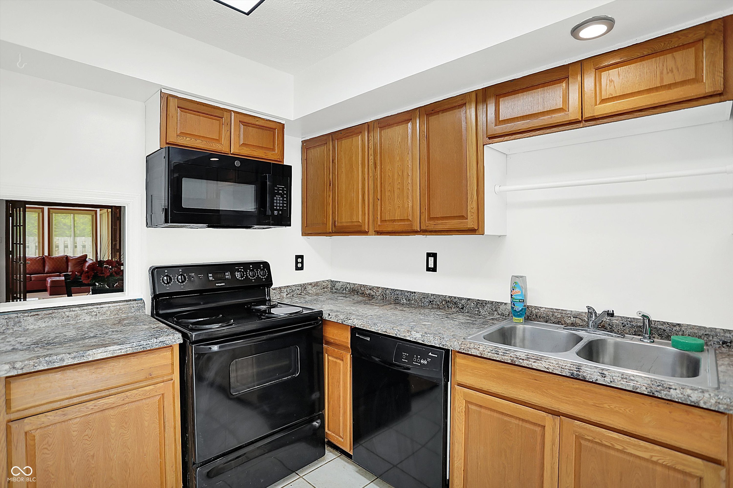 7642 Lancer Lane Lawrence, IN 46226 - Photo 6 of 36