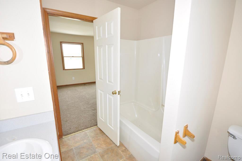 660 Dieterle Road Fowlerville, MI 48836 - Photo 11 of 35 Master Bath alt view