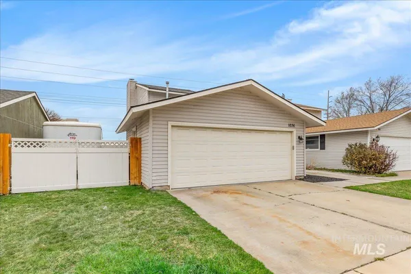 $374,900 | 1036 West Crest Wood Drive, Meridian, ID 83642