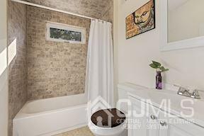39 Morningside Road Colonia, NJ 07067 - Photo 16 of 30 a bathroom with a bathtub and shower