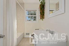 39 Morningside Road Colonia, NJ 07067 - Photo 20 of 30 a bathroom with a bathtub and a window