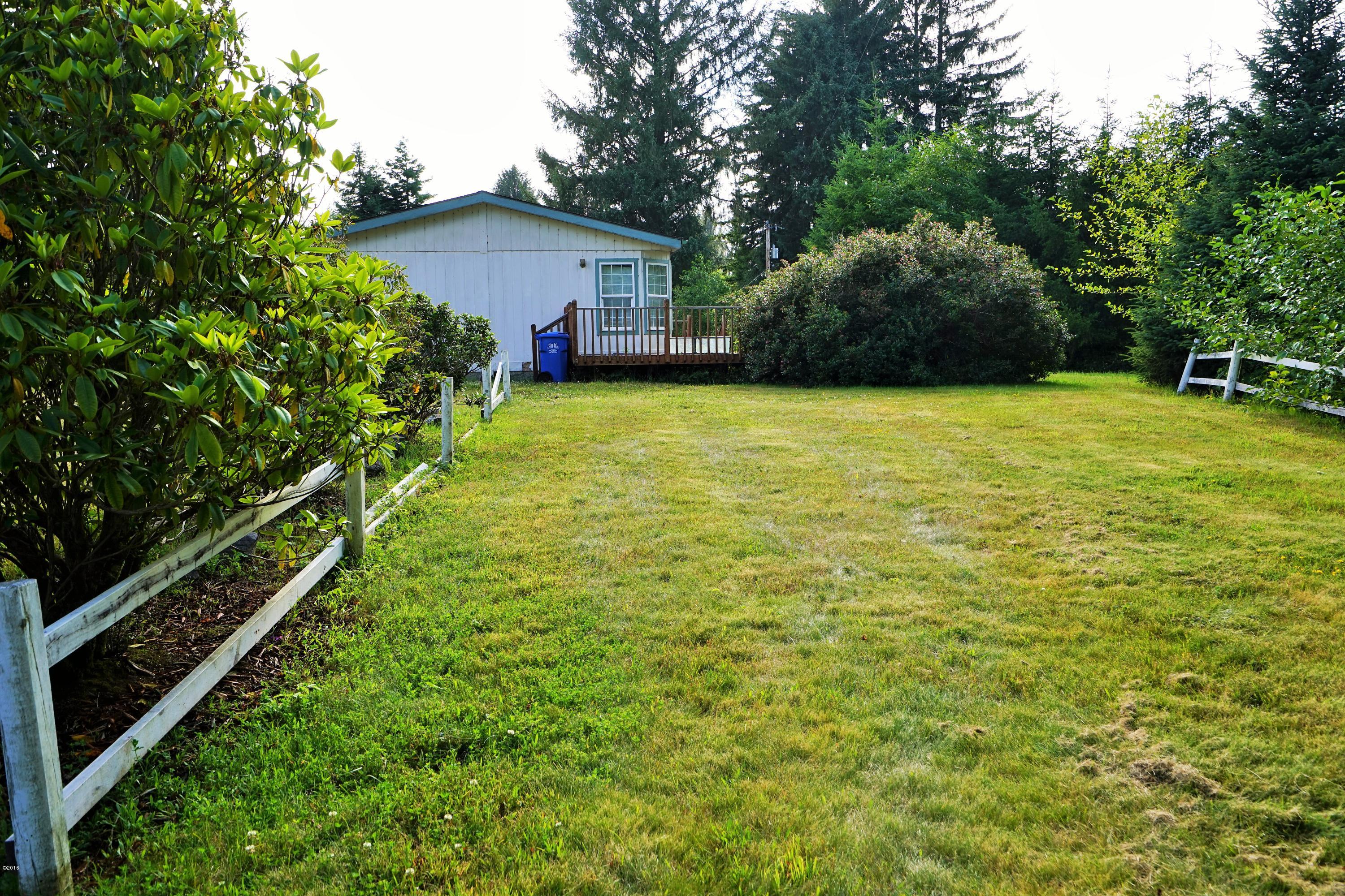 171 East Castle Road Waldport, OR 97394 - Photo 4 of 5 Yard