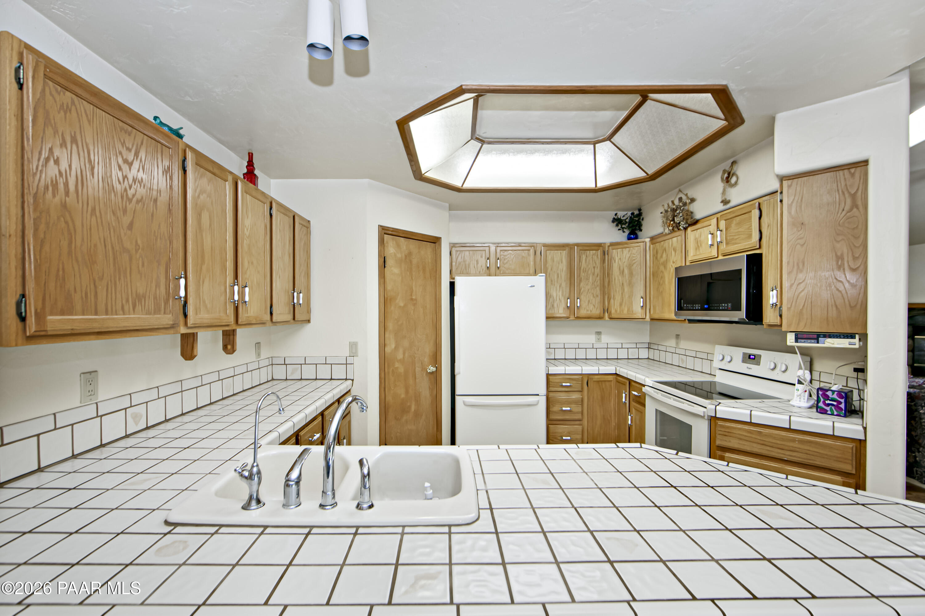 305 Ridge Court Prescott, AZ 86303 - Photo 9 of 35 a kitchen with stainless steel appliances granite countertop a refrigerator and a stove top oven