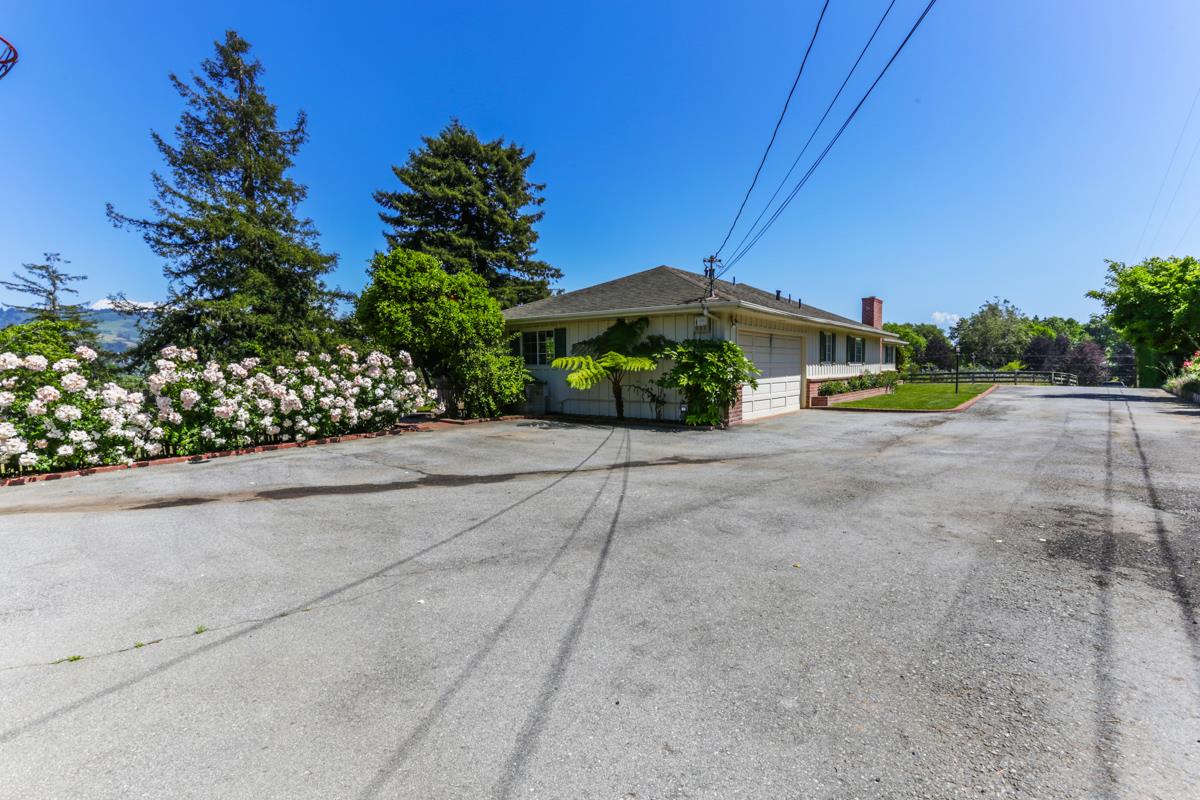 906 Casserly Road Watsonville, CA 95076 - Photo 4 of 34 Gallery Image 4