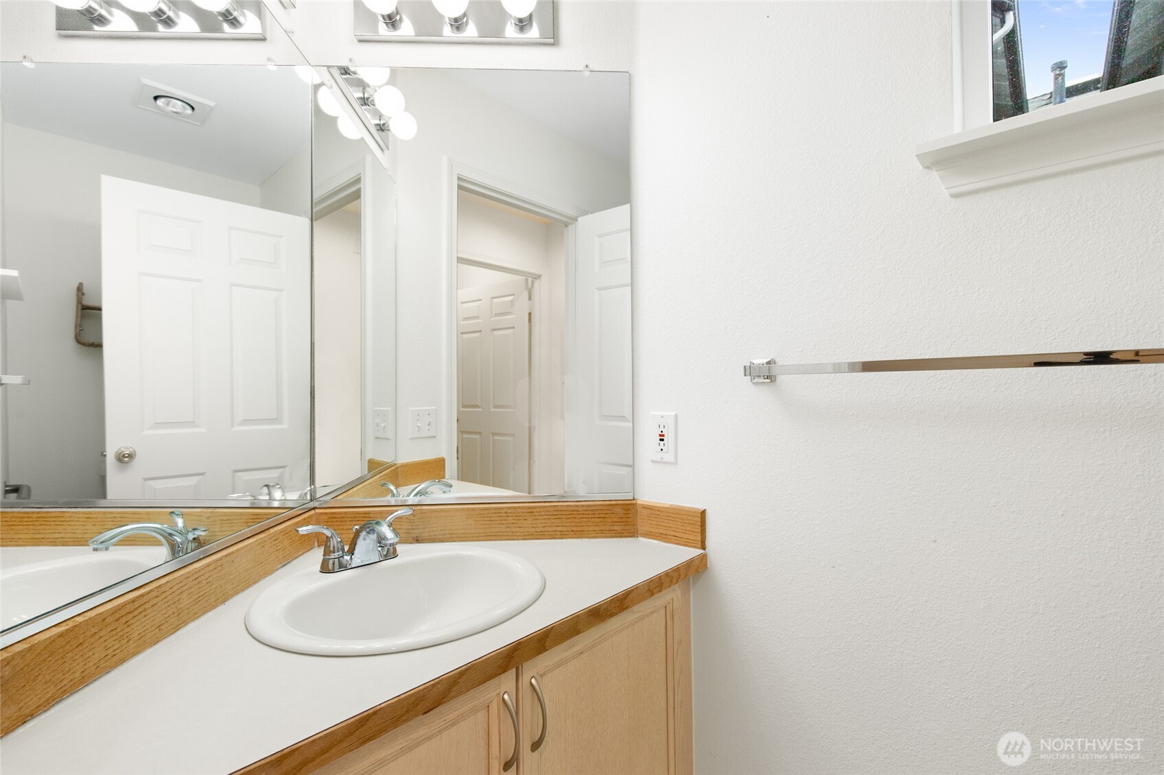 22619 4th Avenue West, Unit 3103 Bothell, WA 98021 - Photo 7 of 22 a bathroom with a sink and a mirror