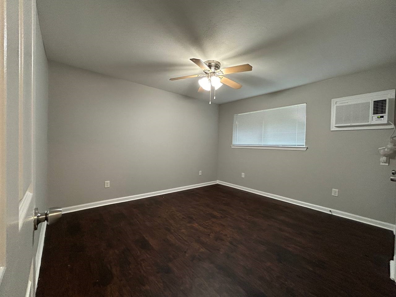 831 West 25th Street, Unit 7 Houston, TX 77008 - Photo 3 of 15 an empty room with wooden floor fan and windows