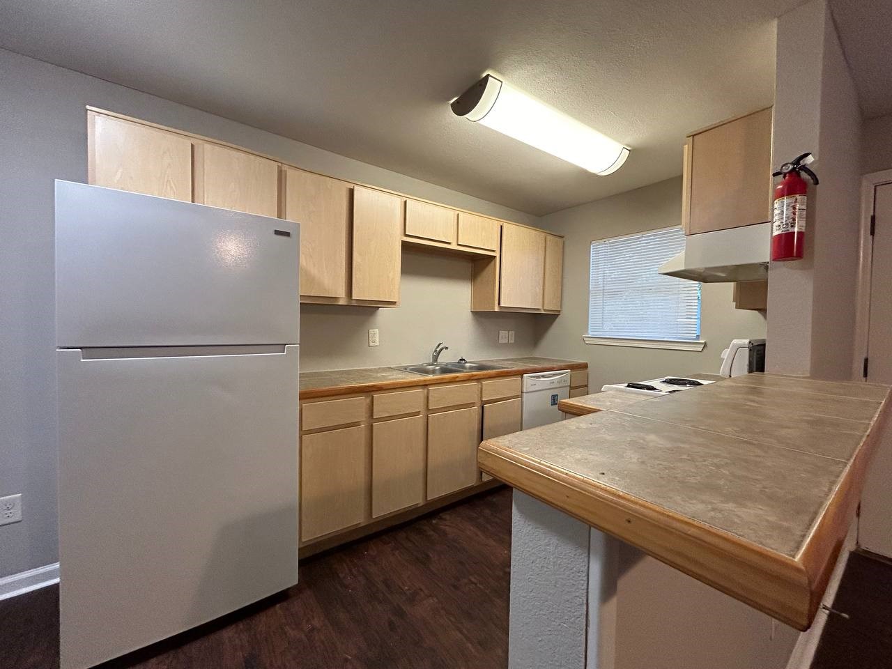 831 West 25th Street, Unit 7 Houston, TX 77008 - Photo 5 of 15 a kitchen with a refrigerator a sink and cabinets