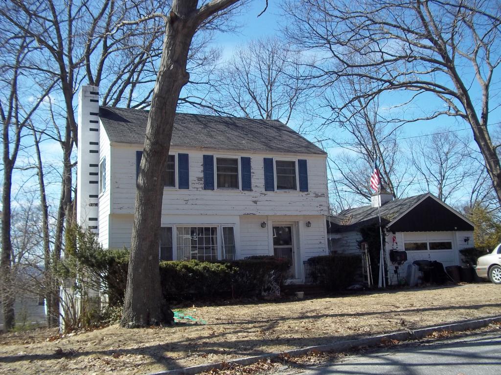 88 Birchwood Road Manchester, NH 03104 - Photo 1 of 22 Gallery Image 1