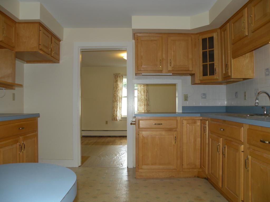 88 Birchwood Road Manchester, NH 03104 - Photo 12 of 22 Gallery Image 12
