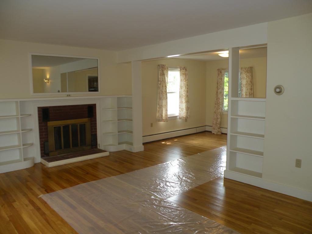 88 Birchwood Road Manchester, NH 03104 - Photo 3 of 22 Gallery Image 3