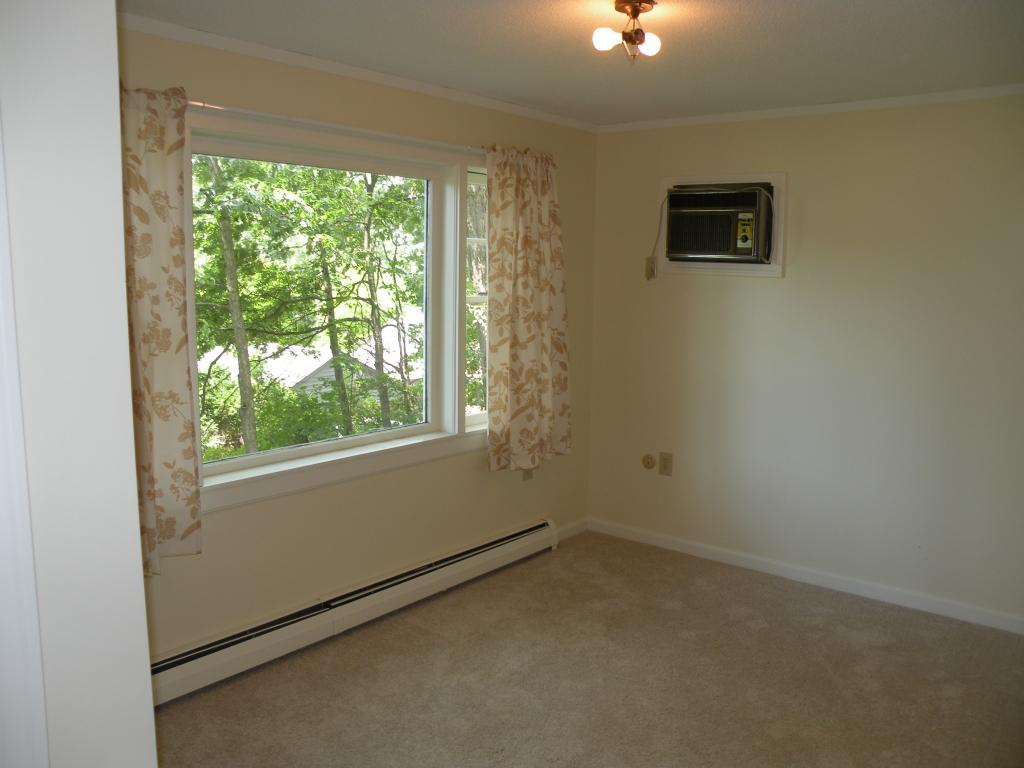 88 Birchwood Road Manchester, NH 03104 - Photo 8 of 22 Gallery Image 8
