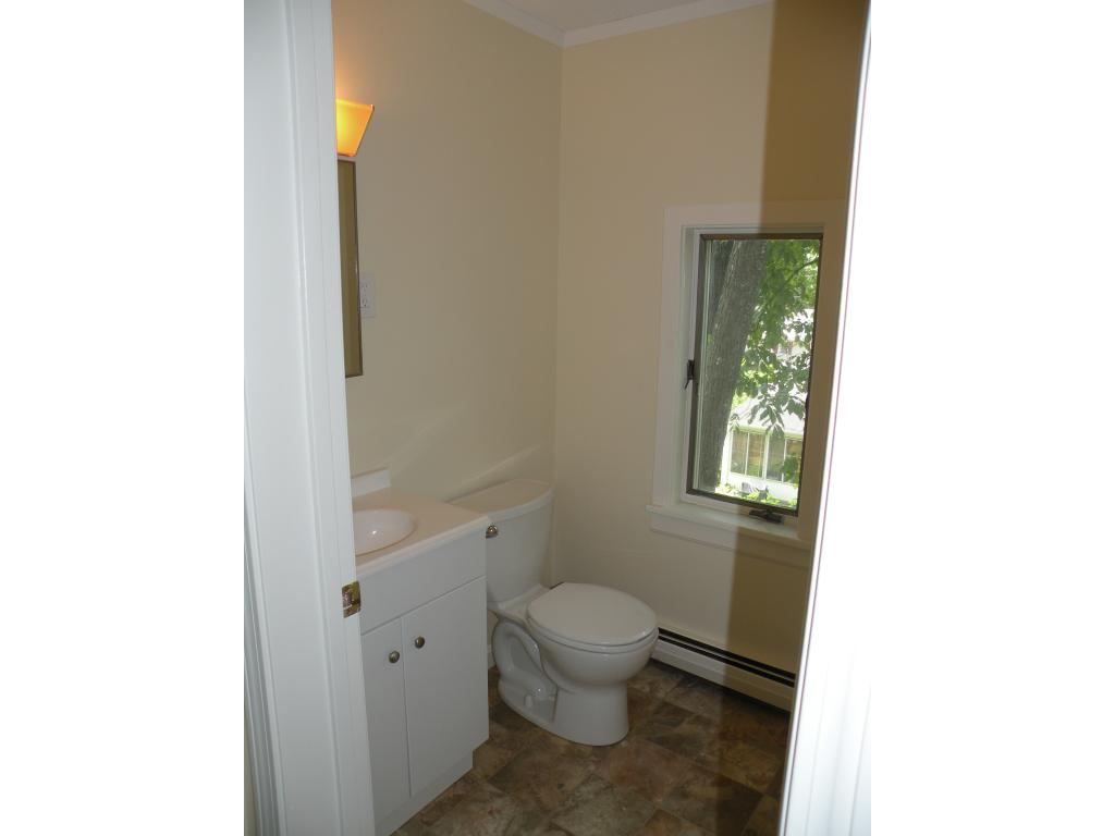 88 Birchwood Road Manchester, NH 03104 - Photo 9 of 22 Gallery Image 9