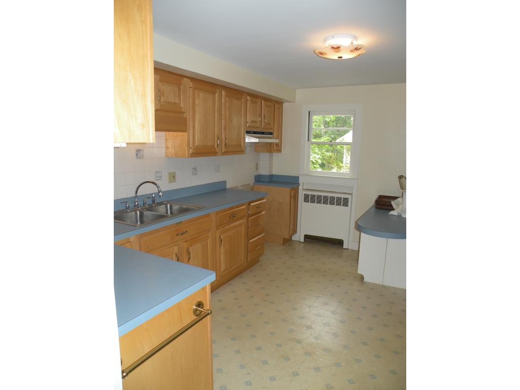88 Birchwood Road Manchester, NH 03104 - Photo 10 of 22 Gallery Image 10