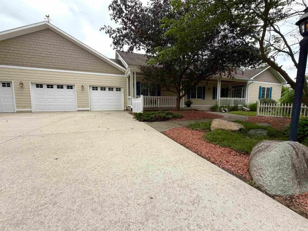 $659,000 | 35 West Lake Drive, Kokomo, IN 46901