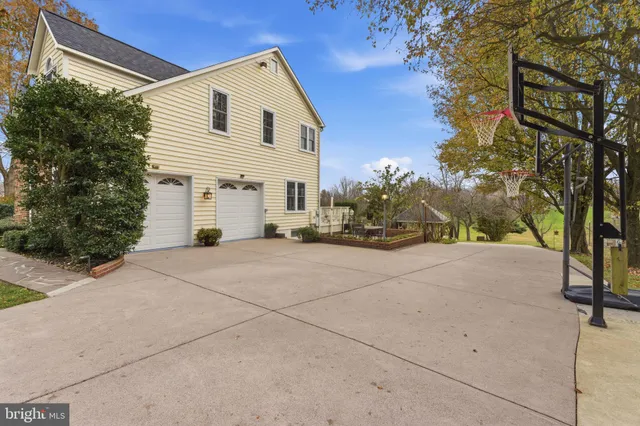 $1,339,000 | 15700 Trapshire Court, Waterford, VA 20197