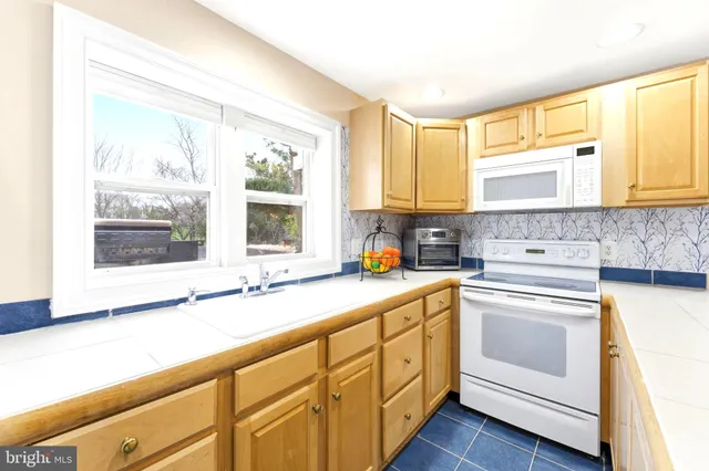 $1,339,000 | 15700 Trapshire Court, Waterford, VA 20197