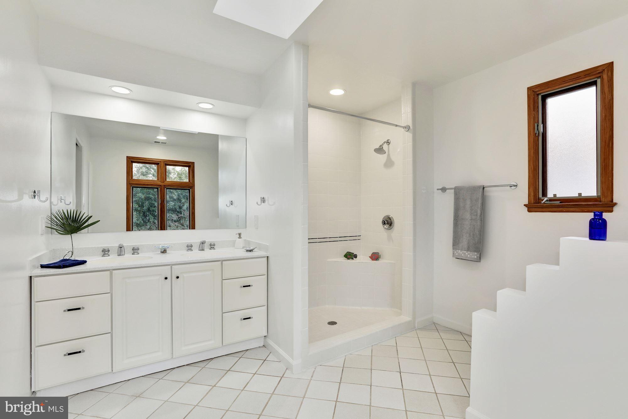 5826 Conway Road Bethesda, MD 20817 - Photo 19 of 30 Bath (Master)