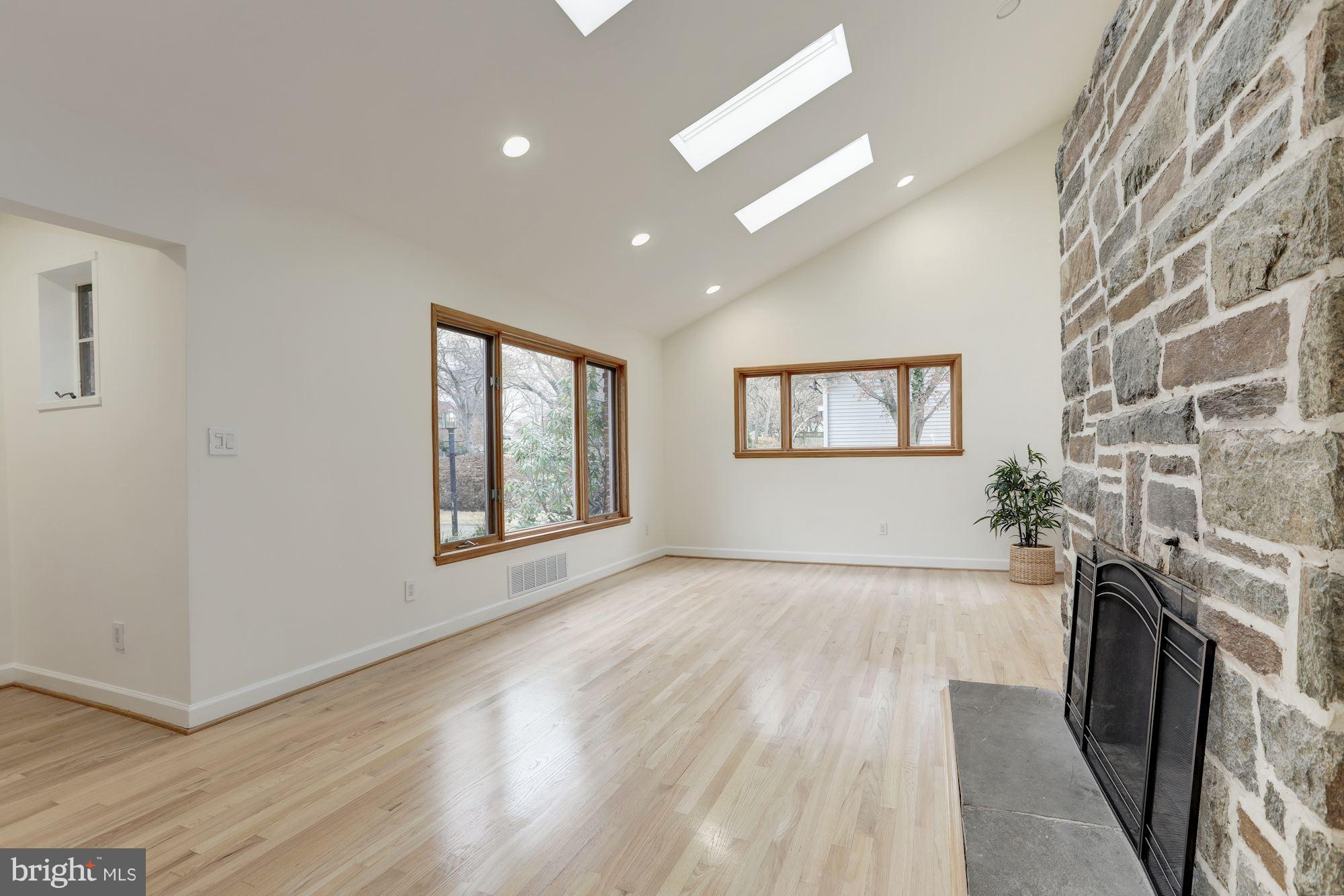 5826 Conway Road Bethesda, MD 20817 - Photo 9 of 30 Living Room
