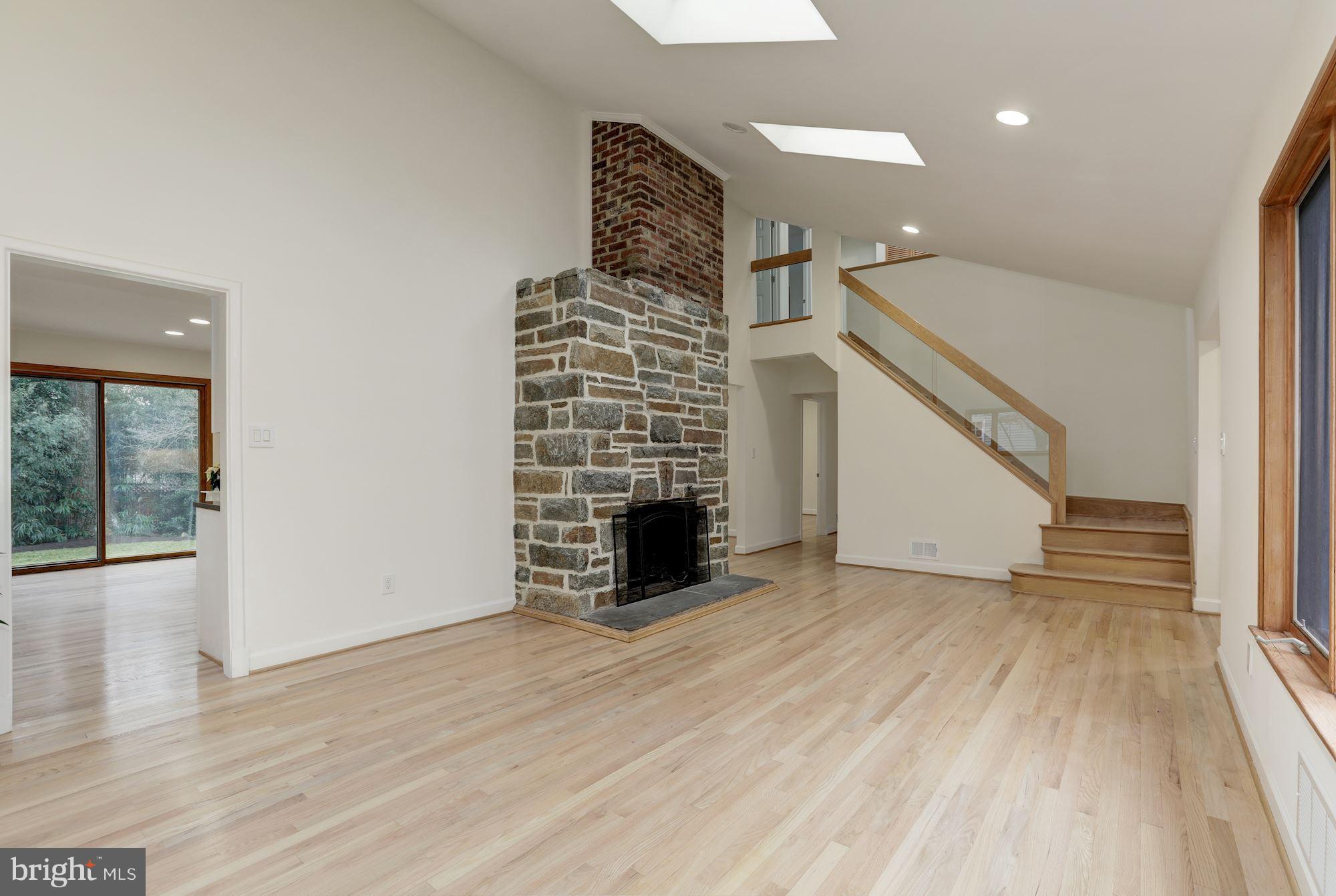 5826 Conway Road Bethesda, MD 20817 - Photo 10 of 30 Living Room
