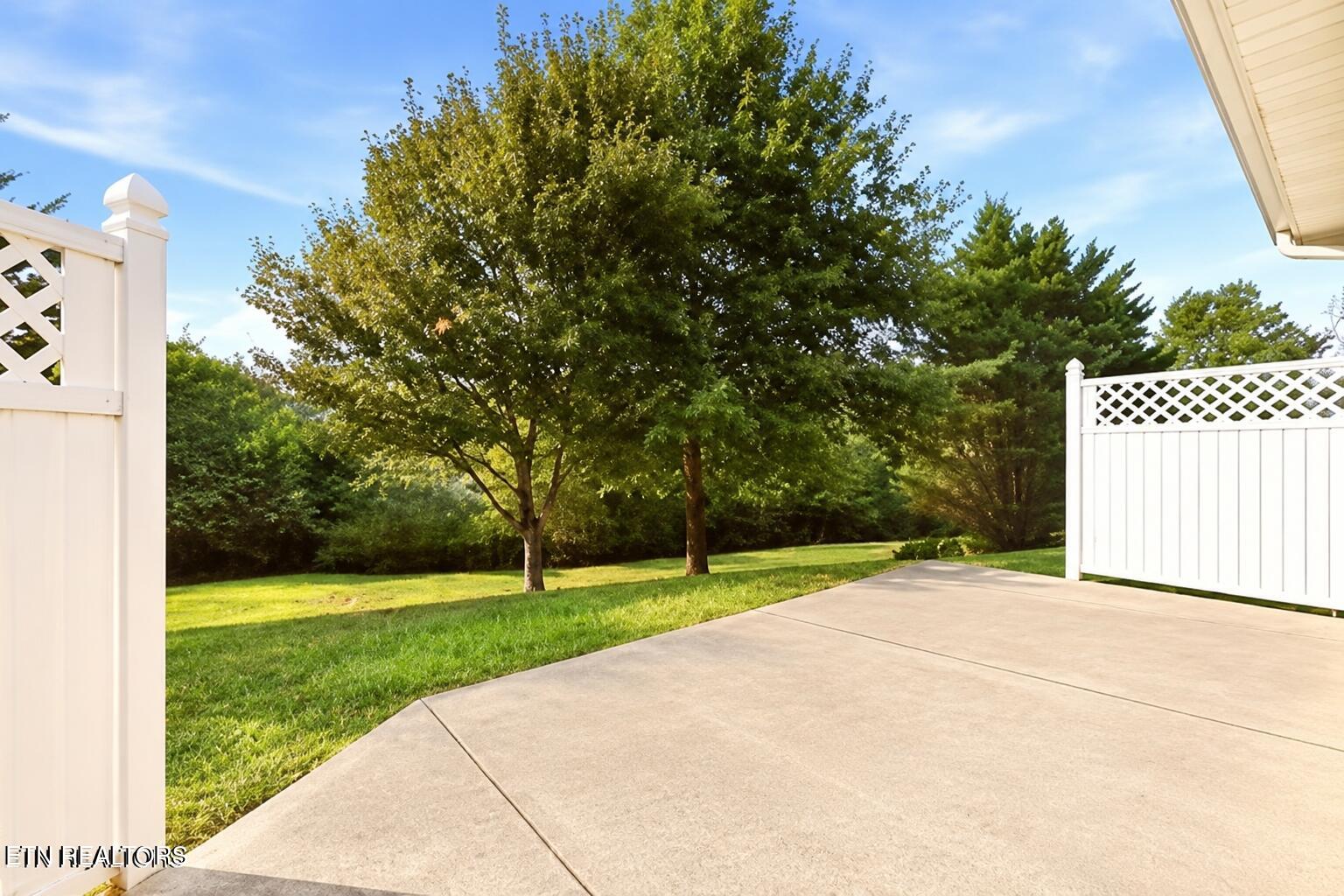 115 Devanshire Court Oak Ridge, TN 37830 - Photo 30 of 33 Rear patio