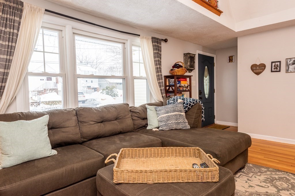 11 Kent Road Lynn, MA 01904 - Photo 8 of 38 Gallery Image 8