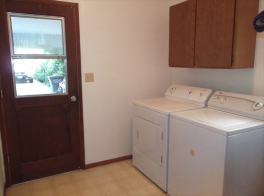 4971 Ea Road Kapaa, HI 96746 - Photo 25 of 25 a utility room with dryer and washer