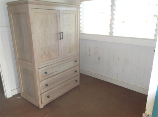 4971 Ea Road Kapaa, HI 96746 - Photo 6 of 25 a view of an empty walk in closet