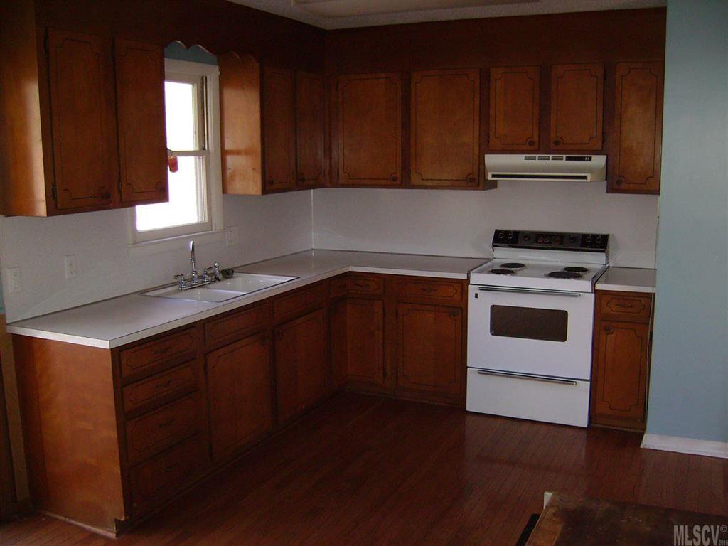 4556 Queens Road Hickory, NC 28602 - Photo 8 of 15