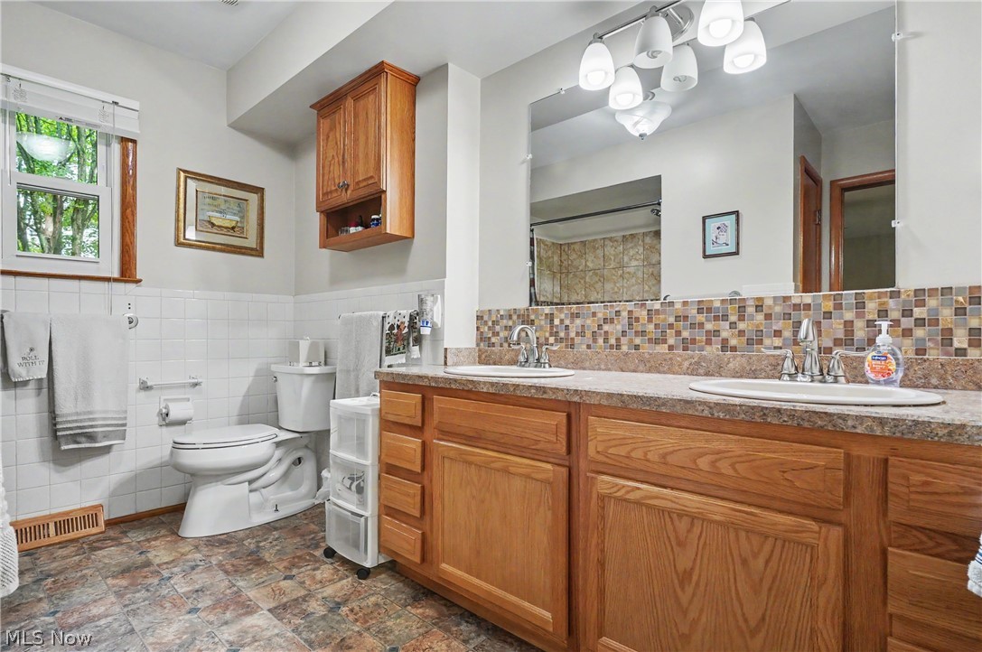 669 Westridge Road Akron, OH 44333 - Photo 12 of 31